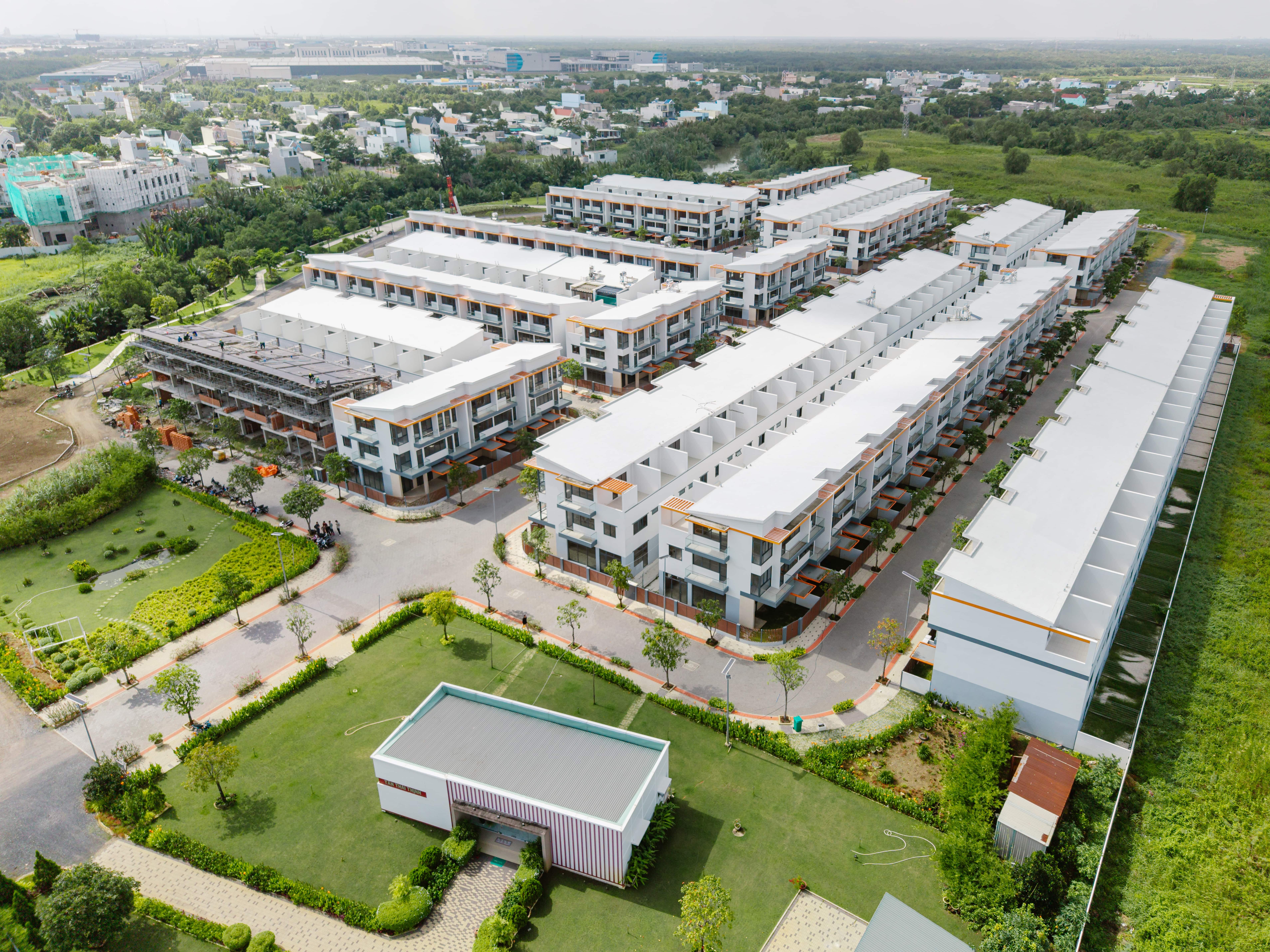 Tư duy đầu tư là yếu tố quan trọng để lựa chọn giữa đất nền Saigon Village 2 và nhà phố Elite Life 3