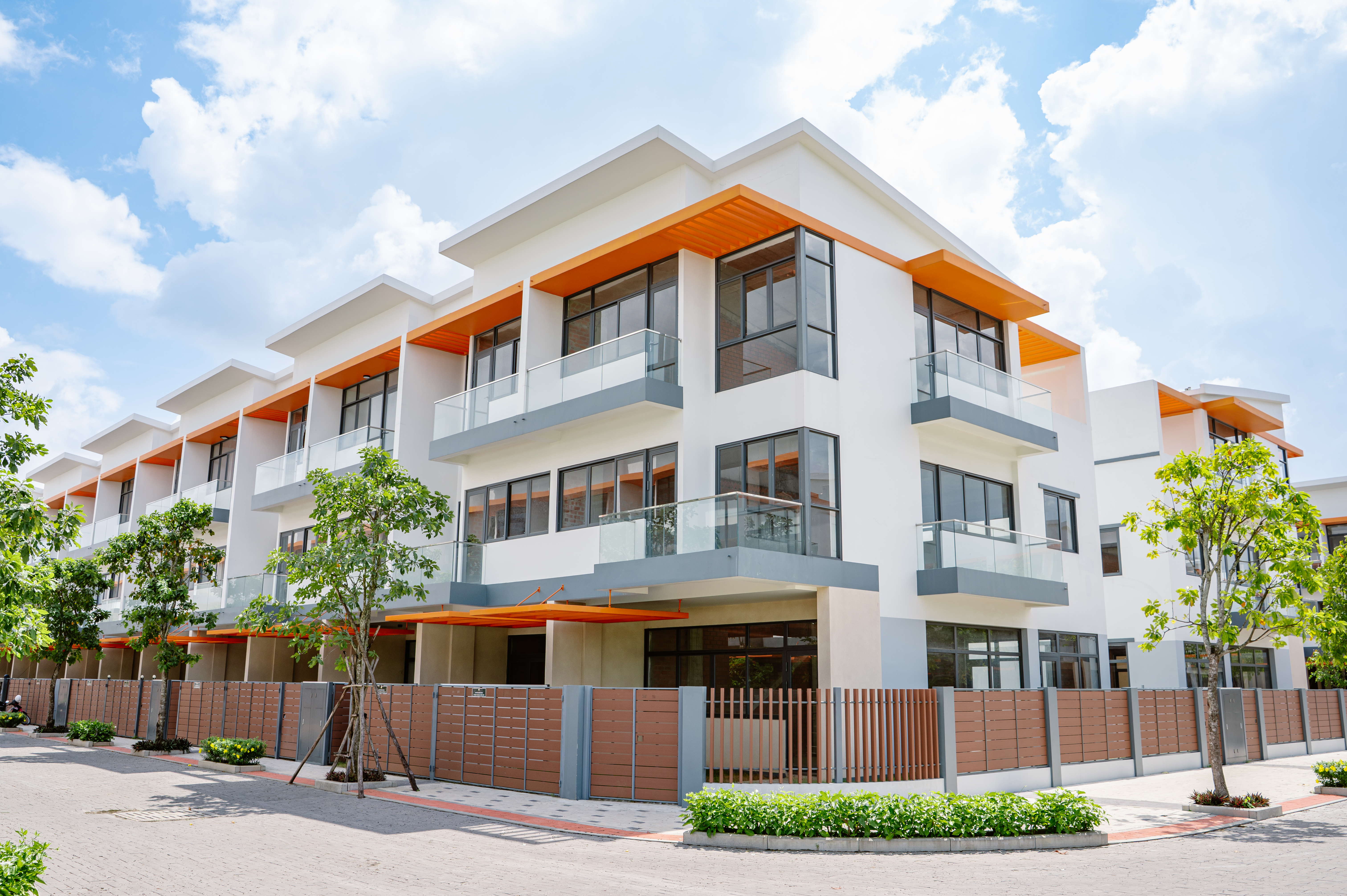 Elite Life hưởng lợi tăng giá nhờ đòn bẩy chiến lược giao thương đường DT826E Long Hậu