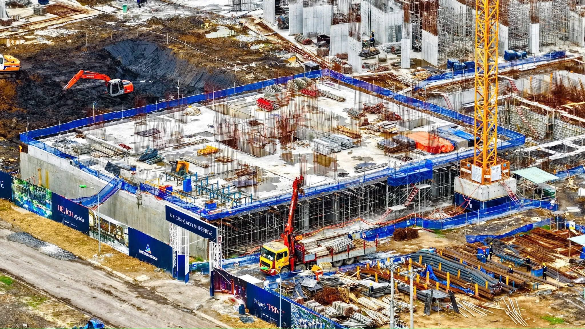 Cận cảnh công trường The Privé đang tăng tốc đổ bê tông sàn tầng cao, đảm bảo đúng tiến độ cam kết